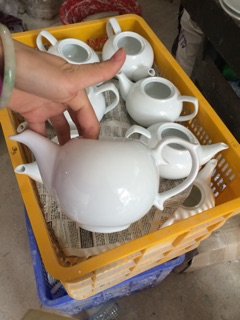 Ấm chén trắng dáng chóp lửa Bát Tràng