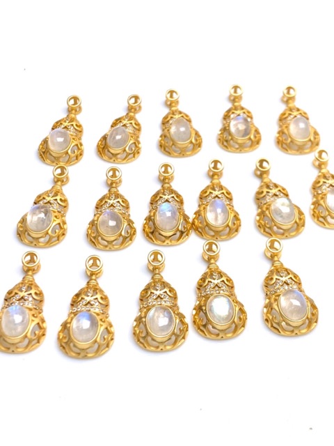 Mặt dây chuyền mặt trăng moonstone