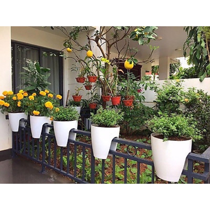 Chậu hoa tròn kẹp lan can/ban công kt 30x30cm