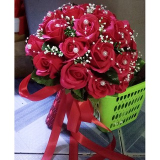 Hoa cưới cầm tay tone đỏ hạt chuỗi
