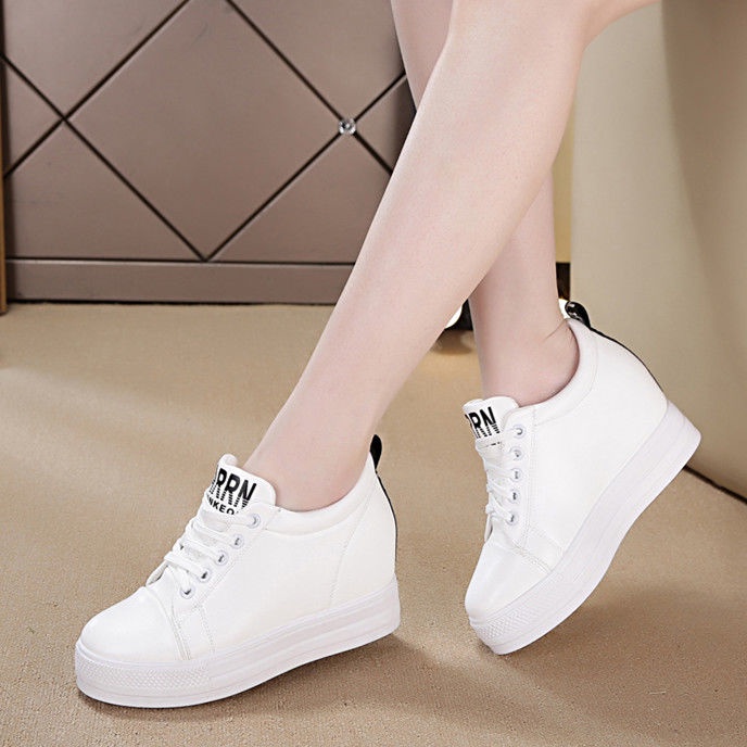 Giày thể thao đế dày tăng chiều cao màu trắng thiết kế mới thoáng khí thời trang mùa xuân dành cho nữ