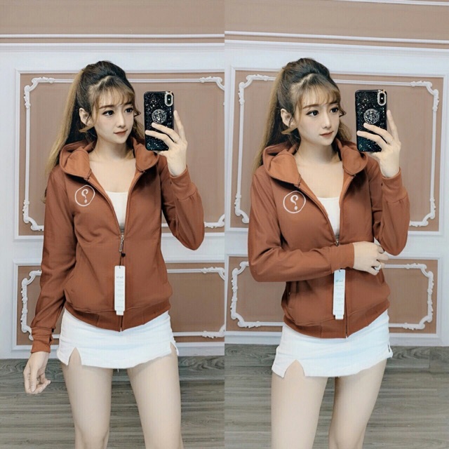 Áo khoác nữ da cá chống nắng form dài thêu chữ What? | BigBuy360 - bigbuy360.vn