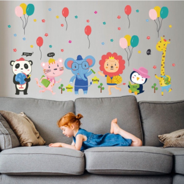 Decal trang trí tường - Đi học và đi chơi cùng những bạn thú