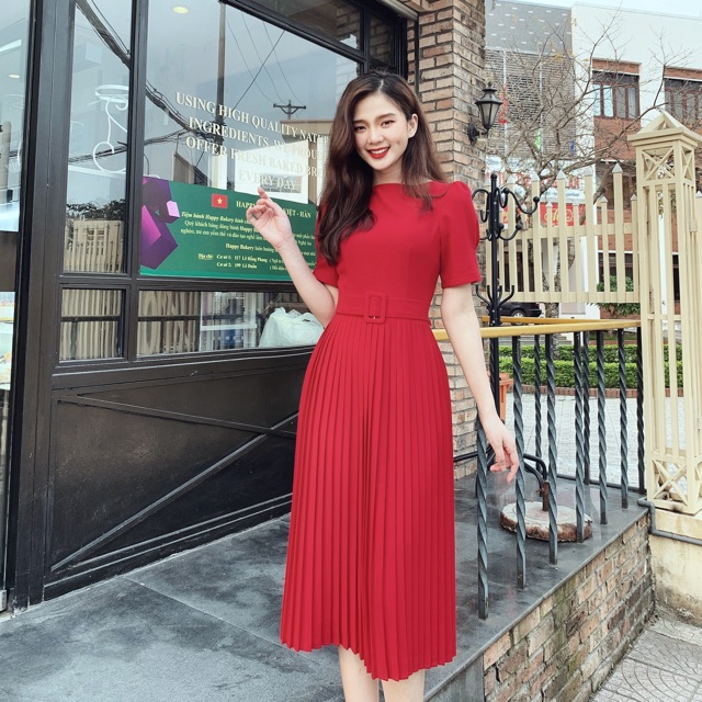 Váy thiết kế xếp ly