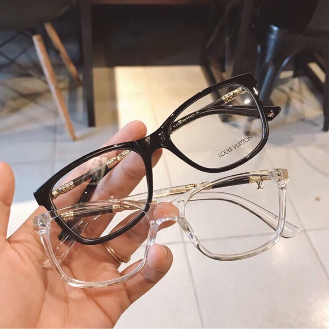 Kính cận Lv