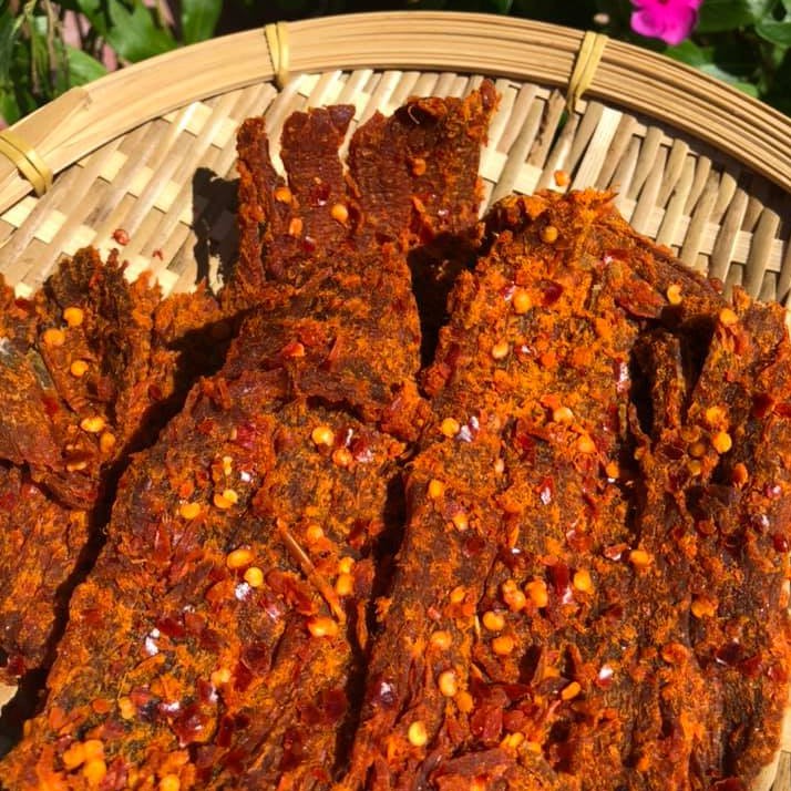 Khô bò miếng 250g mềm ngon, bò khô miếng cao cấp ăn liền - Ăn vặt nhà Cốm