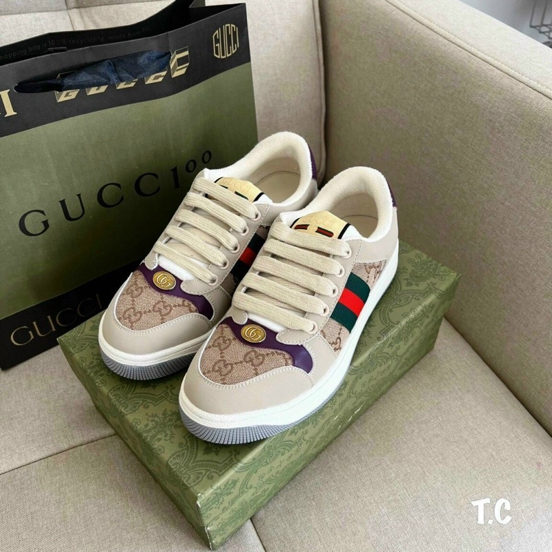 Giày thể thao hãng