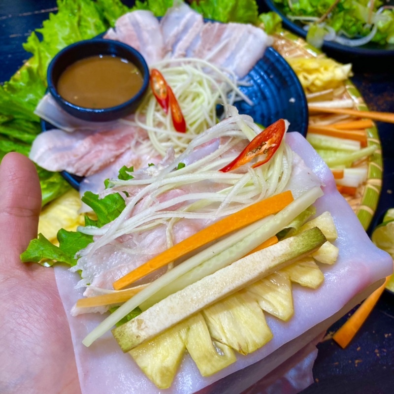 Bánh tráng cuốn thịt heo chấm mắm nêm - Đặc sản Đà Nẵng tại Hà Nội
