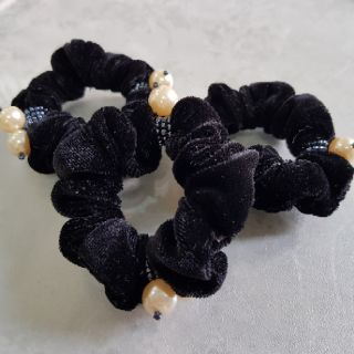 Cột tóc nhung đính hạt trai