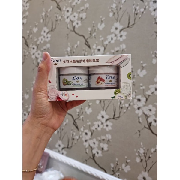 Sét 2 lọ Tẩy Da Chết Dove Kiwi Và Lựu Thơm Lâu
