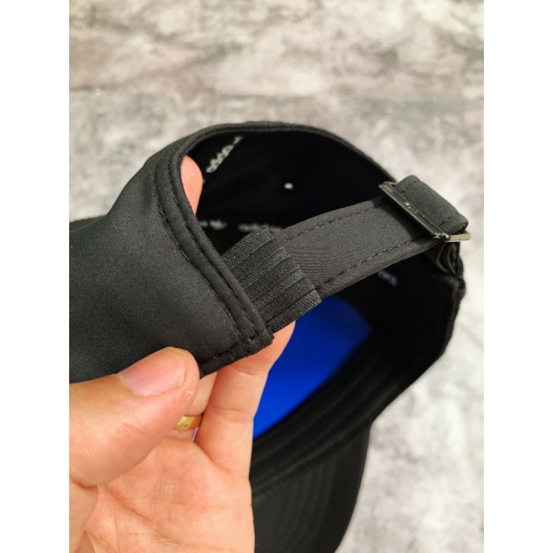 H35768 Mũ lưỡi trai adidas ba lá full đen