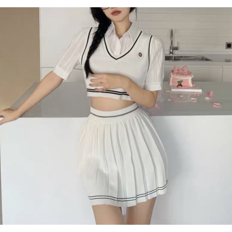 Set Ghile Croptop + Chân Váy Xếp Ly Kẻ Sọc Năng Động Và Xinh Xắn