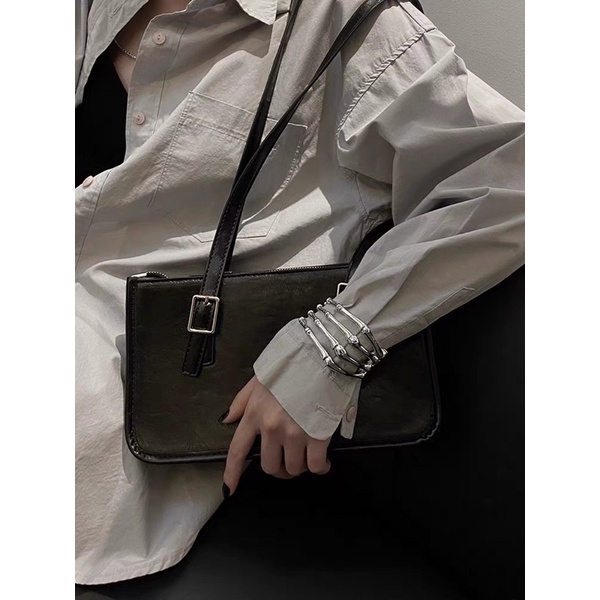 Vòng đeo hình xương bàn tay cực cá tính