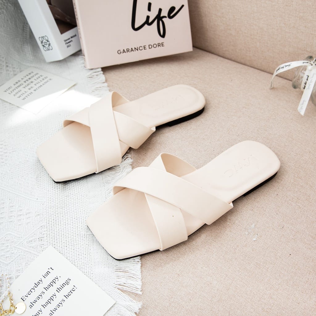 Dép lê nữ quai chéo lẻ size37