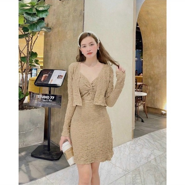 Sét xốp đầm 2 dây xoắn ngực ôm body kèm áo khoác cực xinh , chất thun xốp dày dặn ly
