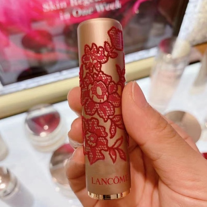 Son môi Lancome 196-274-888 màu lì phối ren dập nổi họa tiết năm mới