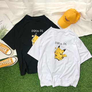   SO CUTE  Áo Thun Unisex Form Rộng In Hình Chú PIKACHU Kèm Dòng Chữ PIKAPI Tạo Cảm Giác Đầy Thân Thuộc Và Thoải Mái 