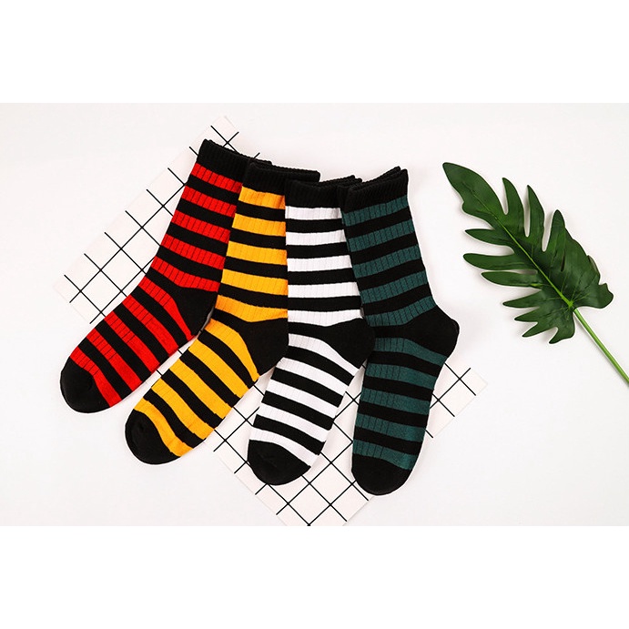 Tất Vớ Nam Nữ cổ cao Kẻ Sọc phong cách trẻ trung, năng động.
