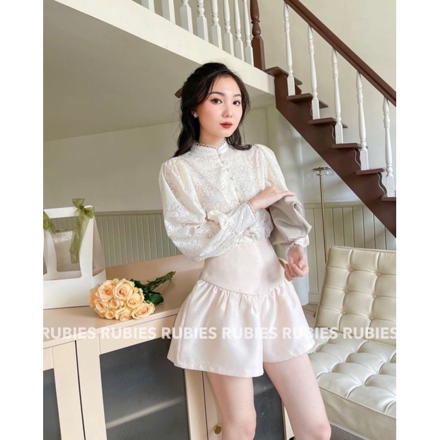 Set áo hoa chìm phối nút tay dài kèm quần shorts kem giả váy