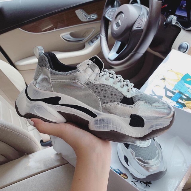 Giày thể thao đế cao