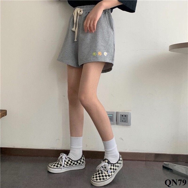 Quần short hoa cúc