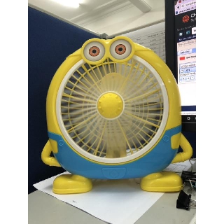 Quạt điện loại nhỏ có dây để bàn hình Minion
