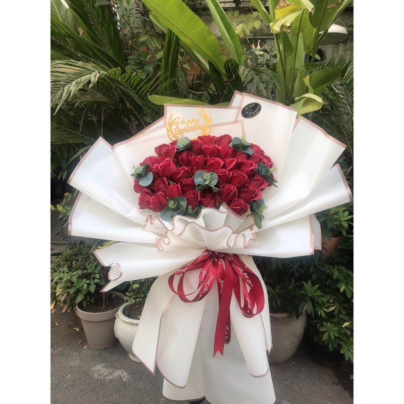 Bó bông sáp đỏ đô giao TPHCM