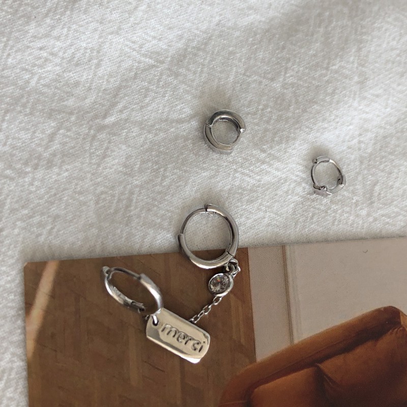 Khuyên tai dáng dài hai cách đeo mặt tròn tua rua chữ cái kim loại thời trang sành điệu dành cho nữ