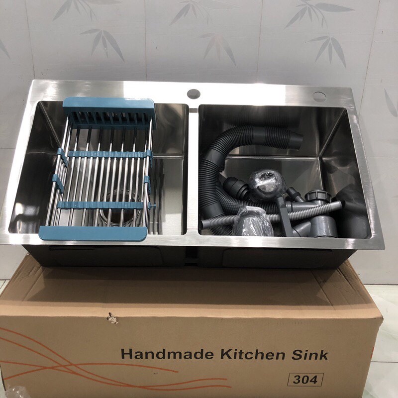Chậu rửa chén inox cao cấp 2 hộc đúc 8245 kèm rổ đựng chén và bộ xả nước