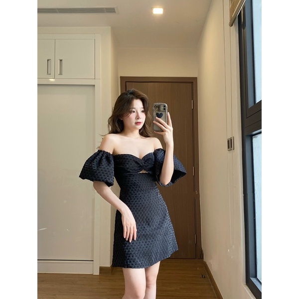 Váy khoét ngực đen/ trắng