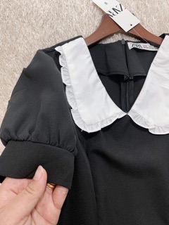 Váy đen cổ sen trắng