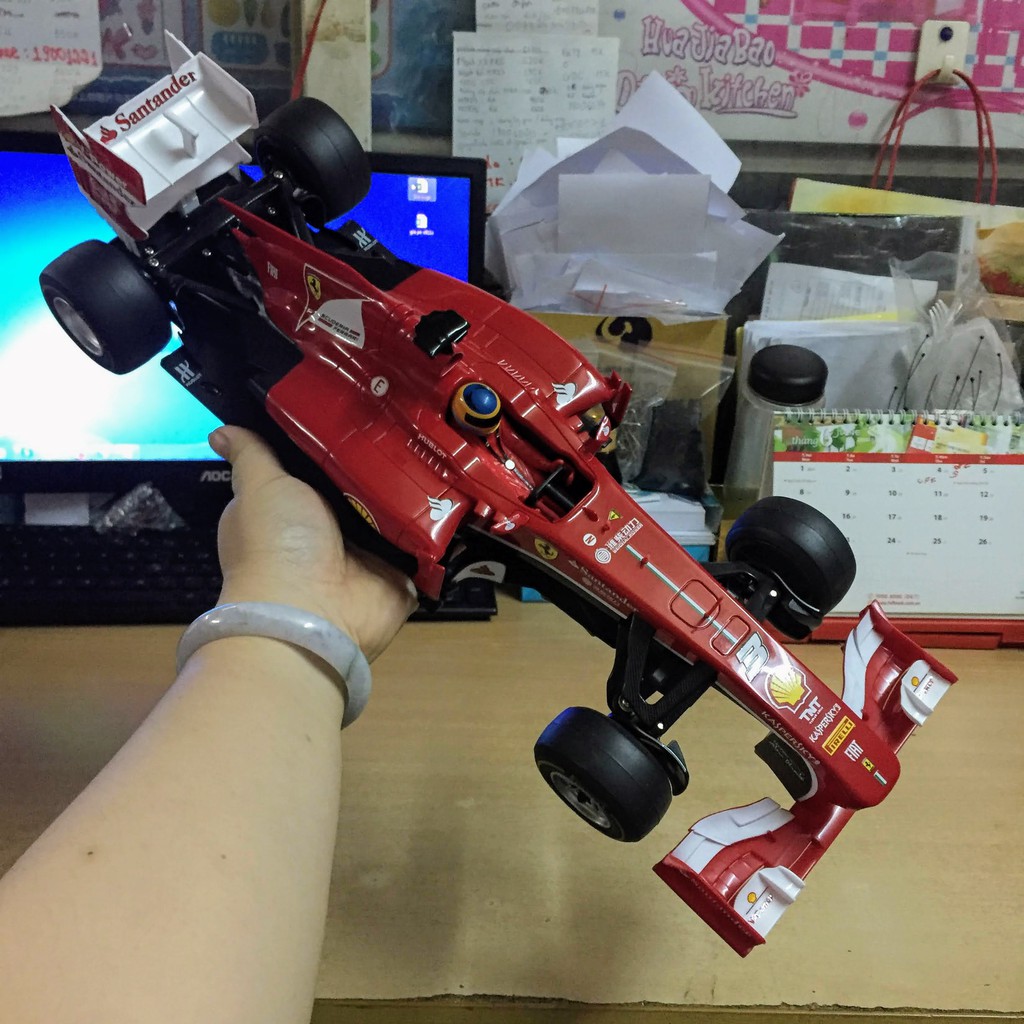 Xe đua điều khiển từ xa sóng 2.4G Rastar Ferrari công thức F1