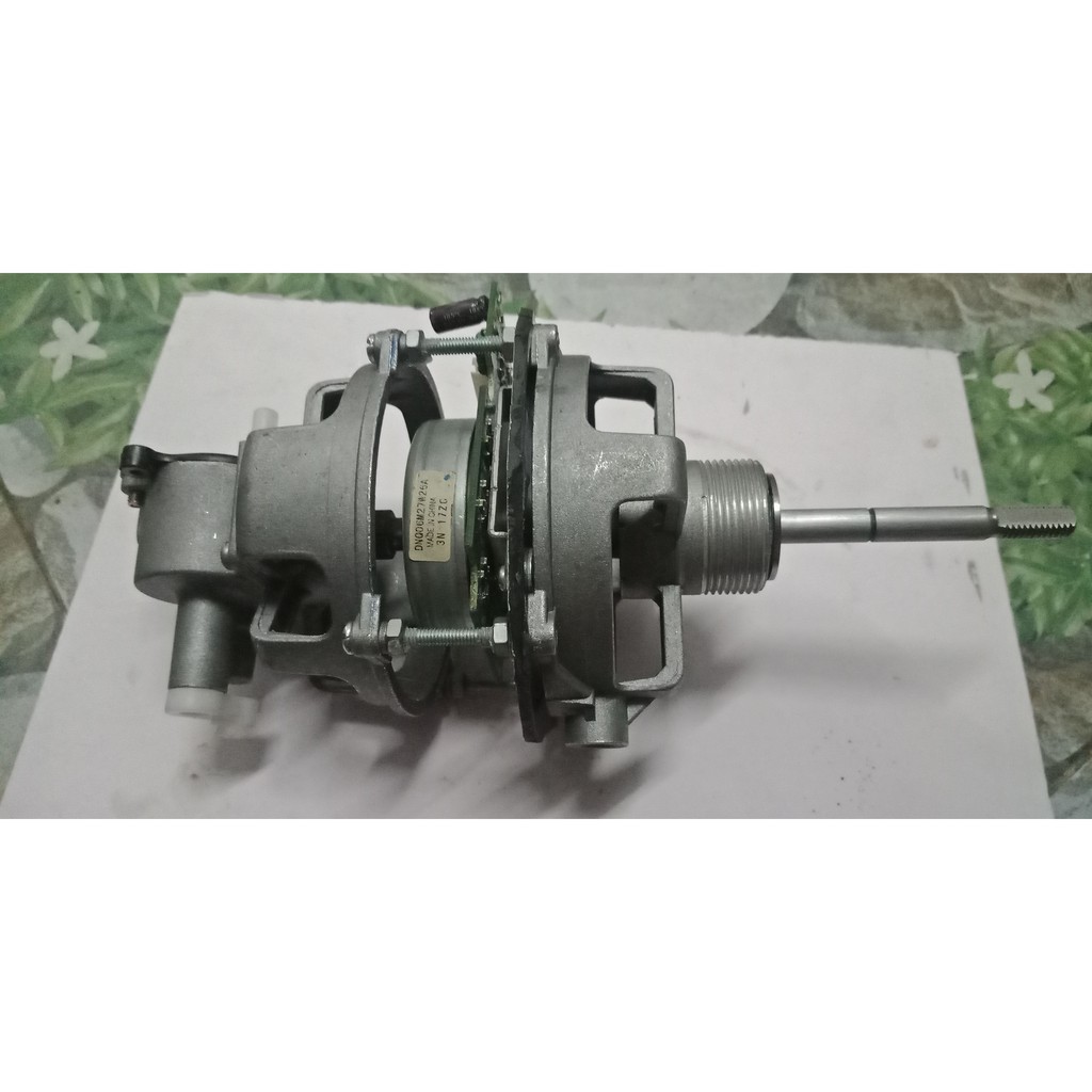 đầu quạt sử dụng điện mặt trời ( cánh b3 300mm ) motor không chổi than 27w điện áp 16v to 24v ( sản phẩm như hình )