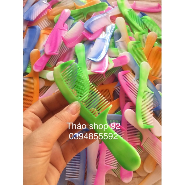 Lược nhựa mini bỏ túi tiện dụng