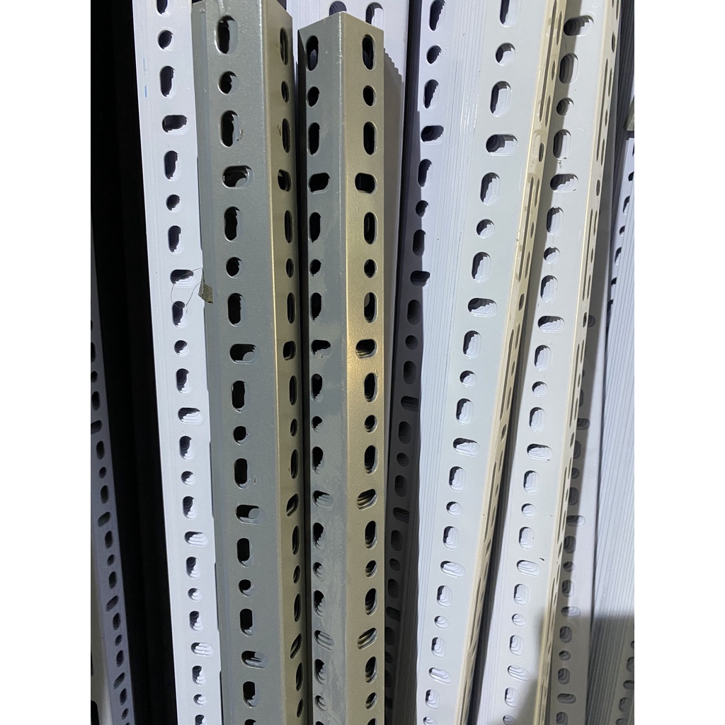 Thanh Sắt V Lỗ Đa Năng 3x5cm dày 2 ly - Dài 120cm