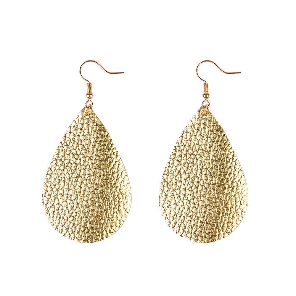 Hoa tai hợp kim phối da kiểu giọt nước với họa tiết da báo đầy cá tính