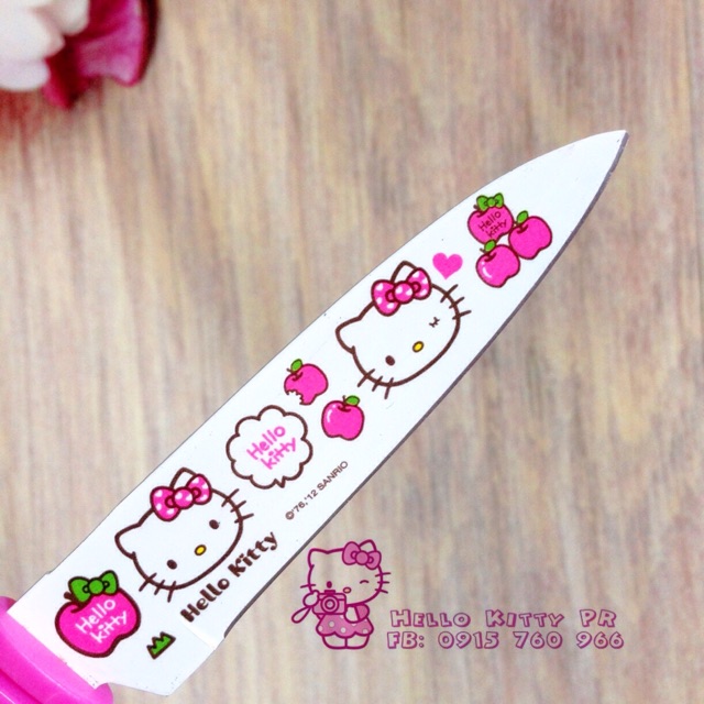 Dao có nắp bảo vệ Hello Kitty và Doraemon