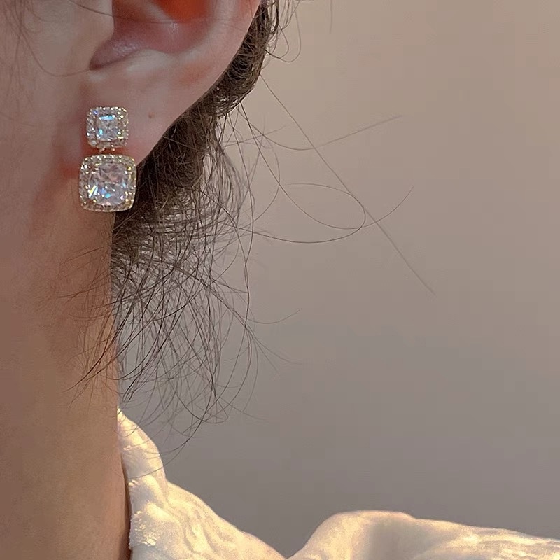 Bông Tai Đính Đá Zircon Lấp Lánh Sang Trọng Cho Nữ