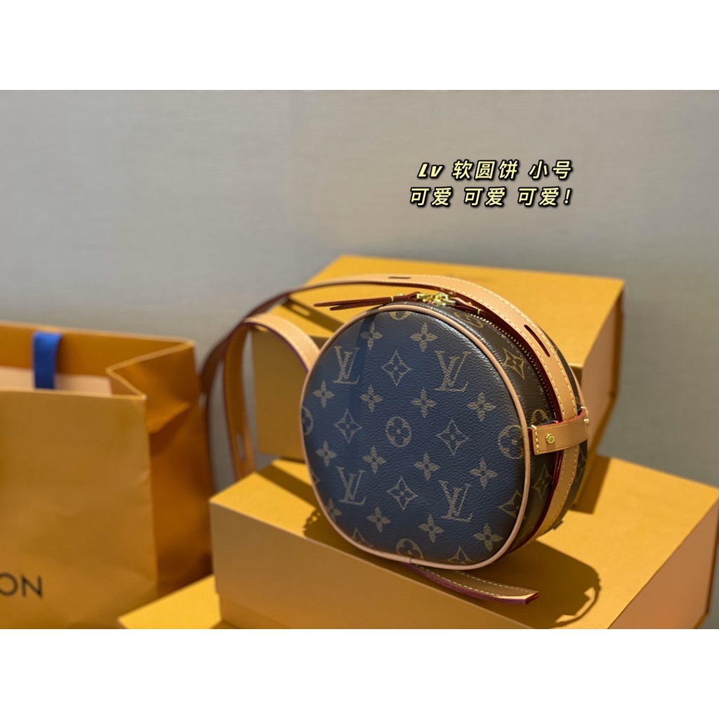 Túi xách đeo chéo dáng trong nữ thời trang cao cấp Louis Vuitton LV với họa tiết thương hiệu kinh điển