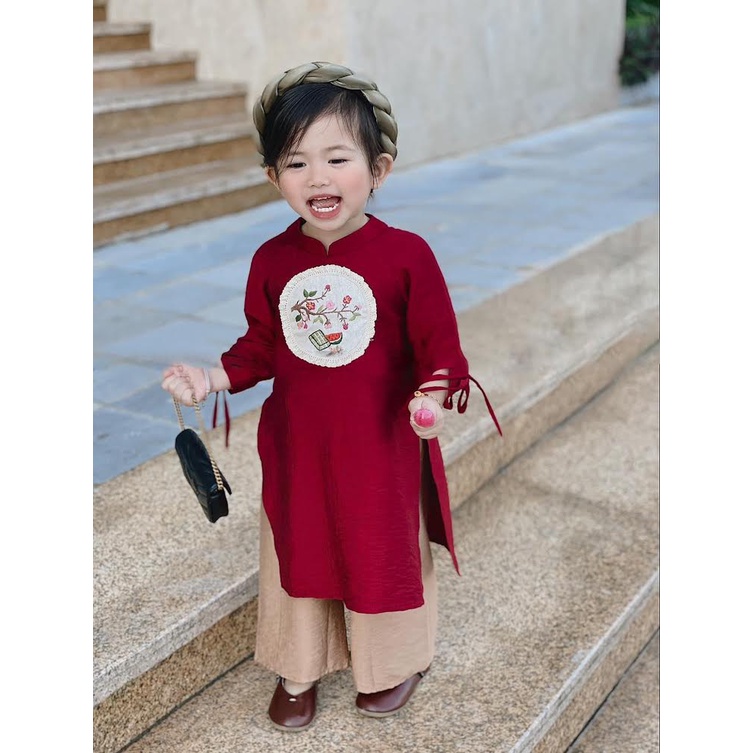 Áo dài đỏ thêu hoa cho bé
