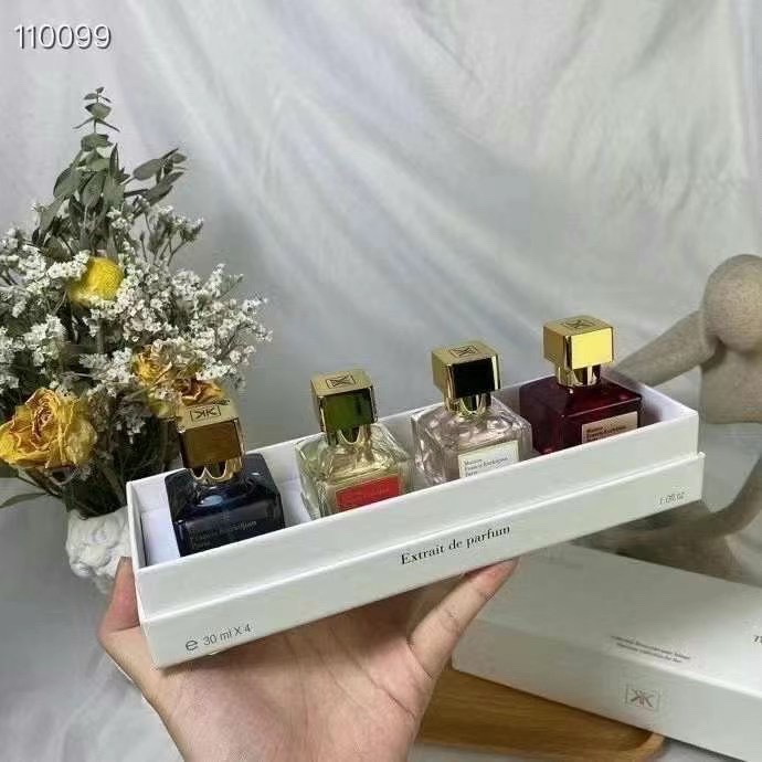 Set 4 chai nước hoa Maison Francis Kurkdjian 30ml tặng kèm một son mọi