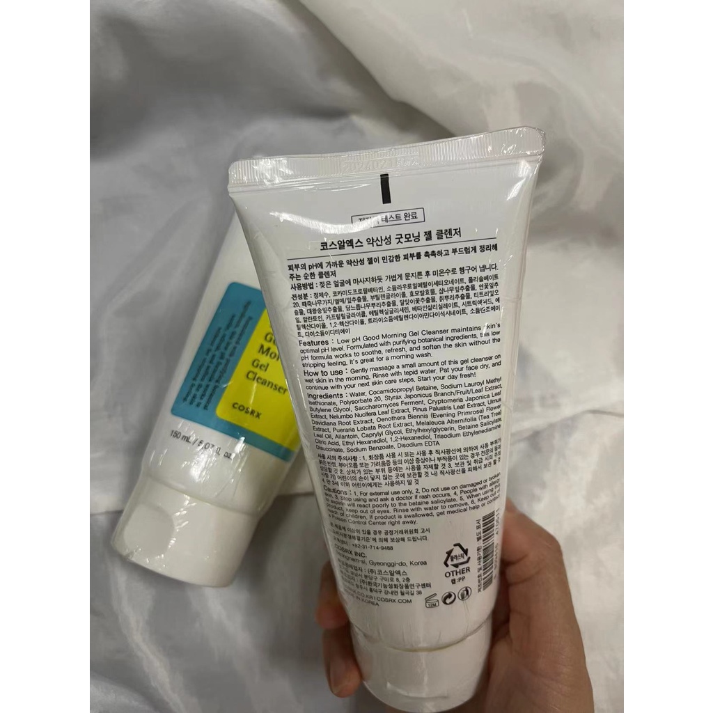 Sữa rửa mặt dạng gel COSRX 150ml chiết xuất trà xanh độ pH thấp sử dụng buổi sáng