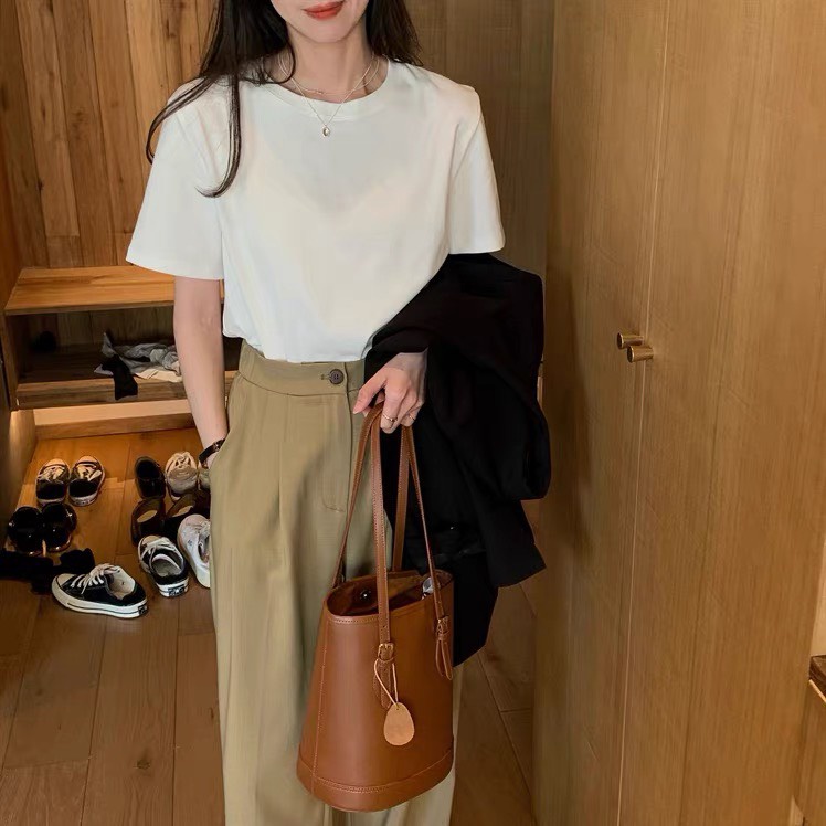 Áo Thun Phông Nữ Basic Màu Đen Trắng Chất Cotton Loại 1 Đủ Size Năng Động Mặc Đi Học Đi Chơi