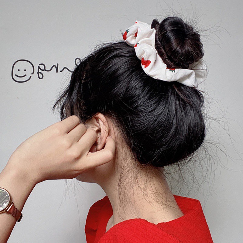 Dây buộc tóc cỡ lớn họa tiết dâu tây dễ thương cho nữ
