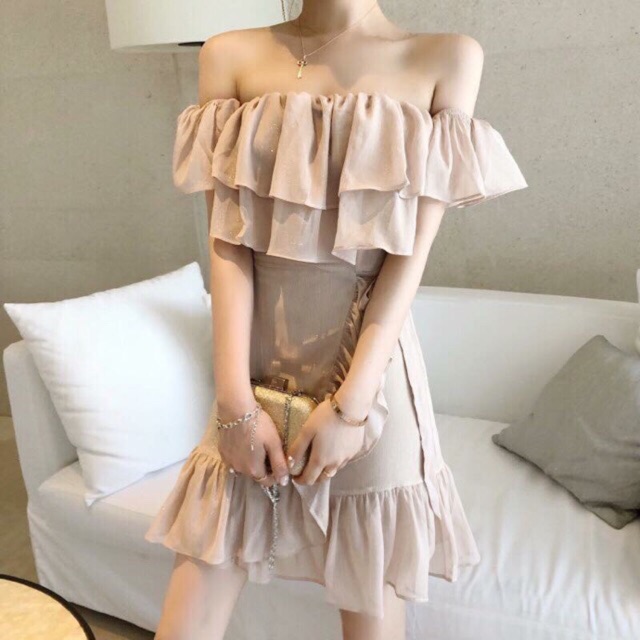 Váy trễ vai nhũ
