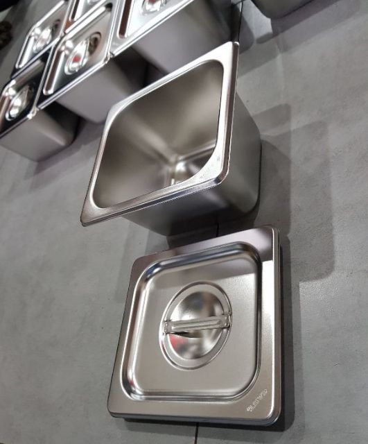 Combo 1 kệ và 4 bộ khay inox đựng gia vị ( thùng inox để khay gia vị)