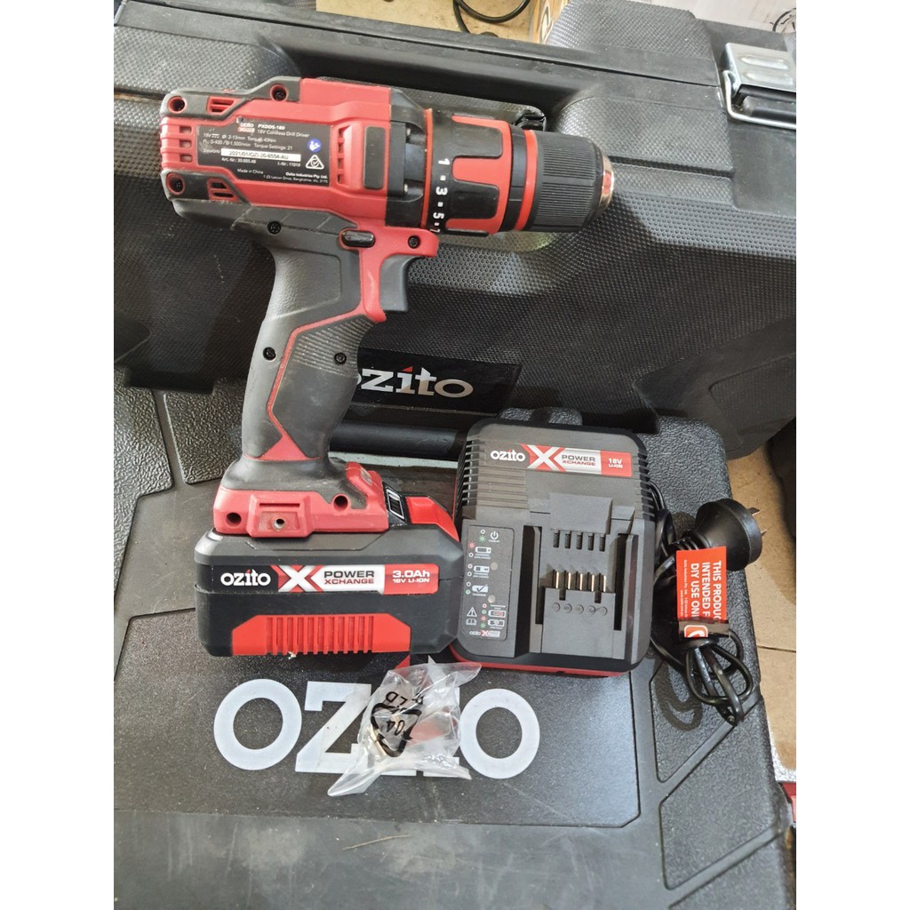 Combo khoan pin OZITO PXDDS-180, pin 3.0Ah, sạc