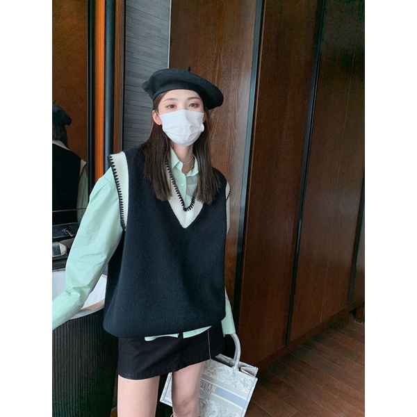 Áo Dệt Kim Sát Nách Cổ Chữ V Màu Đen Tương Phản Cho Nữ