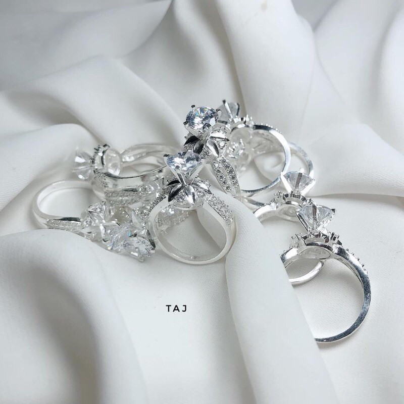 NHẪN NỮ MẶT ĐÁ TRẮNG BẠC TA - HÀNG ĐẸP DÀY DẶN