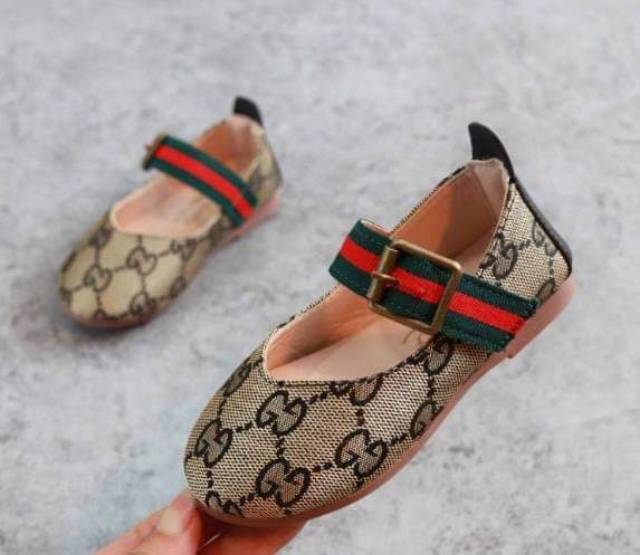 Giày Thể Thao Gucci Phối Dây Thắt Lưng Cá Tính